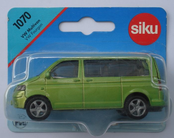 Siku 1070 VW Volkswagen Multivan T5-B1.jpg