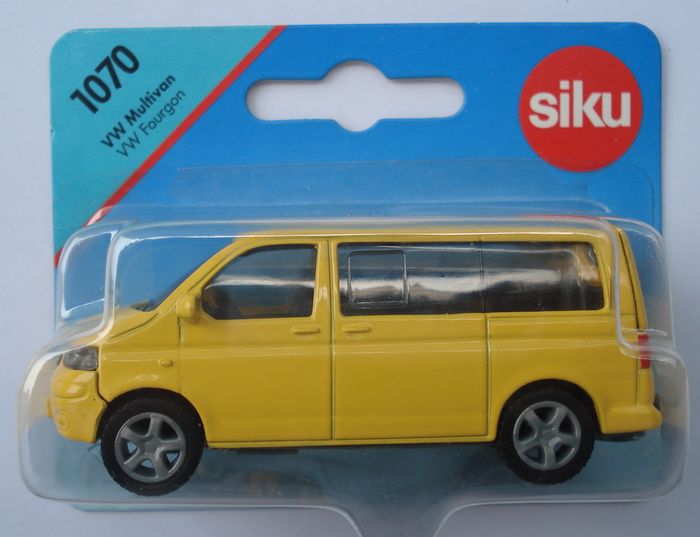 Siku 1070 VW Volkswagen Multivan T5-C1.jpg