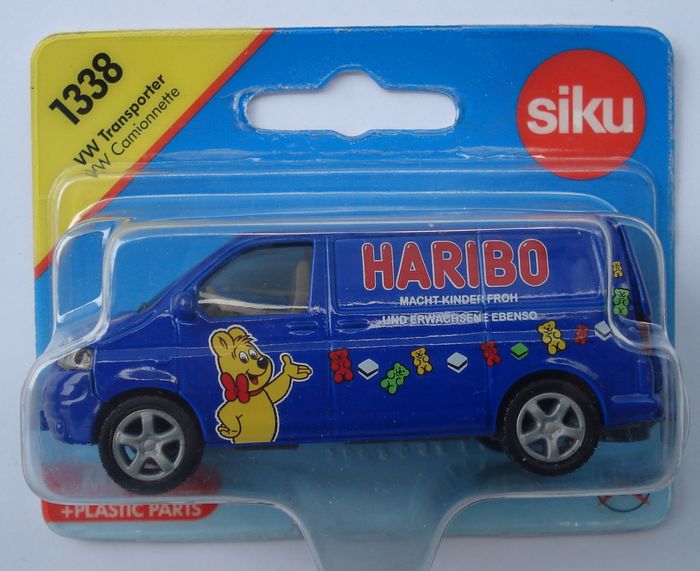 Siku 1338 VW Volkswagen Multivan T5 Haribo.jpg