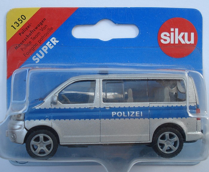 Siku 1350 VW Volkswagen Multivan T5 Police-B1.jpg