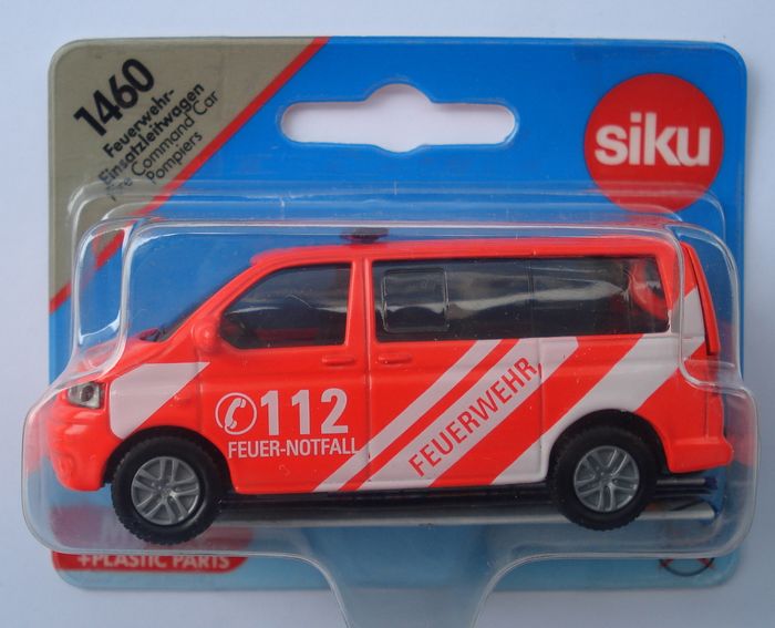 Siku 1460 VW Volkswagen Multivan T5 Feuerwehr-A1.jpg