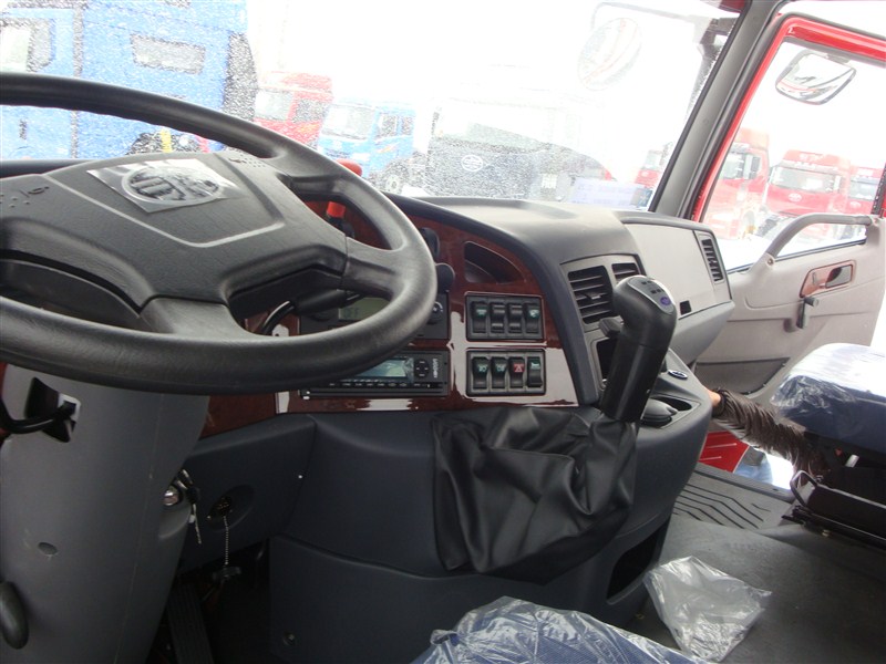 psbCAX2T1U9.jpg