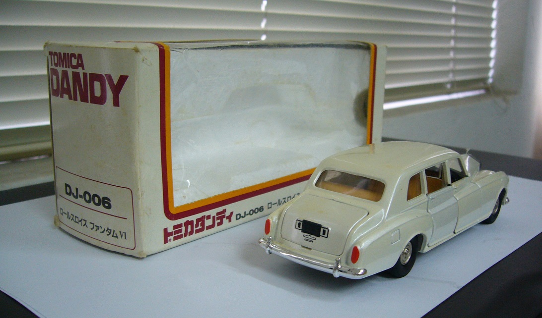 DJ006b (White).JPG