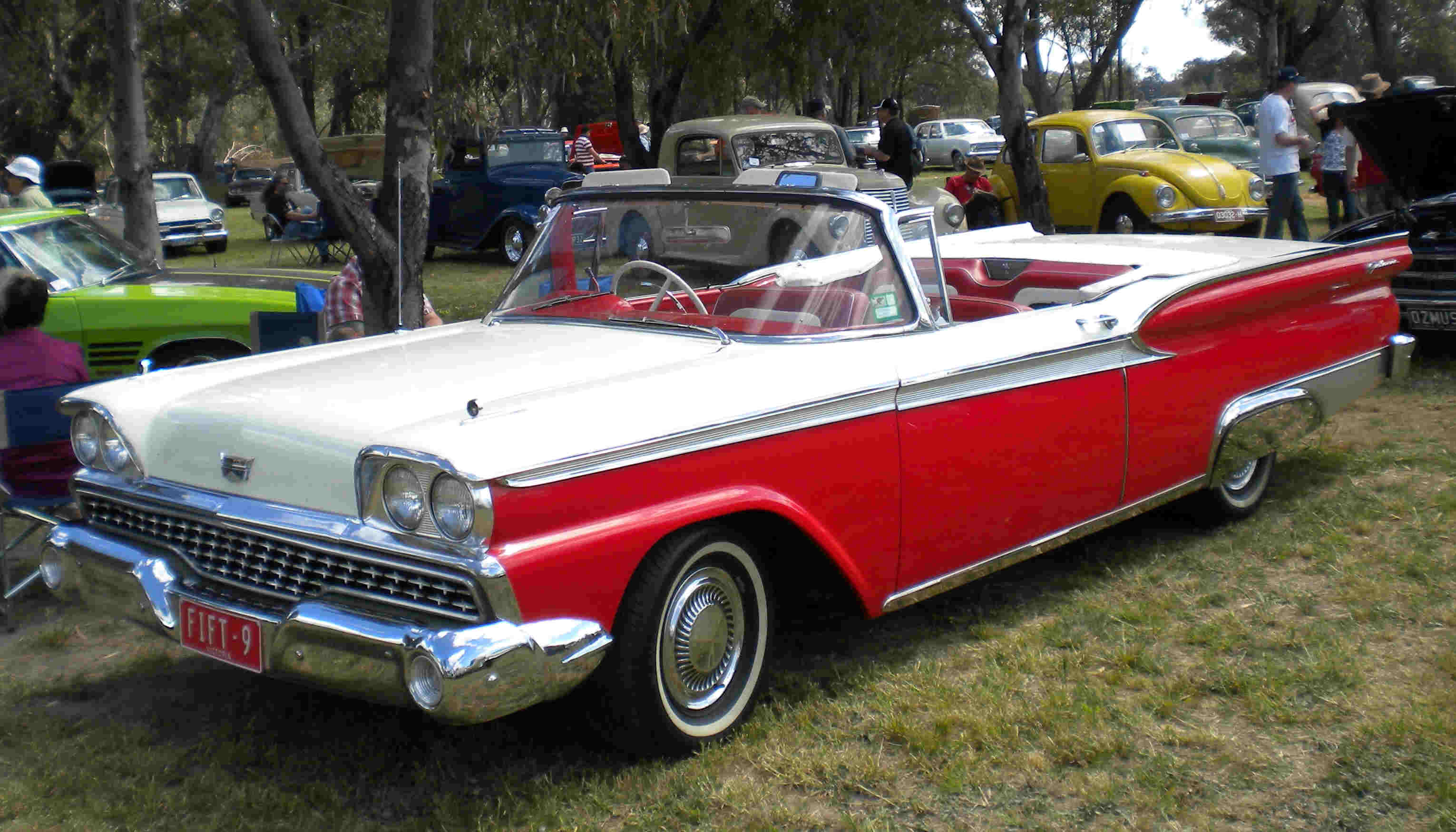 Les_Cross_56_Tank_Fairlane_Convertible.jpg