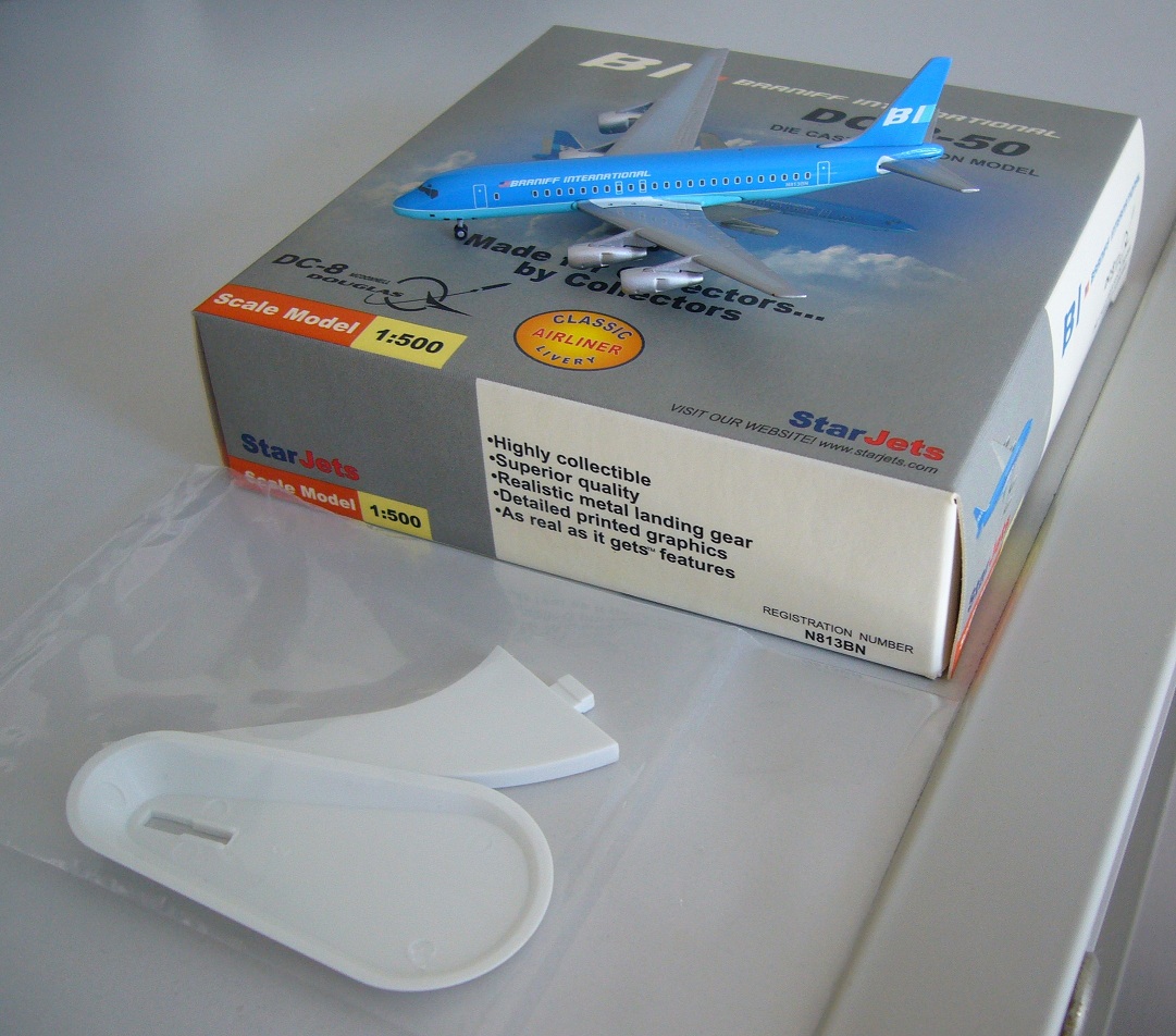 7 63116 75085 5 SJ Braniff Intl DC-8-50 Blue a.JPG
