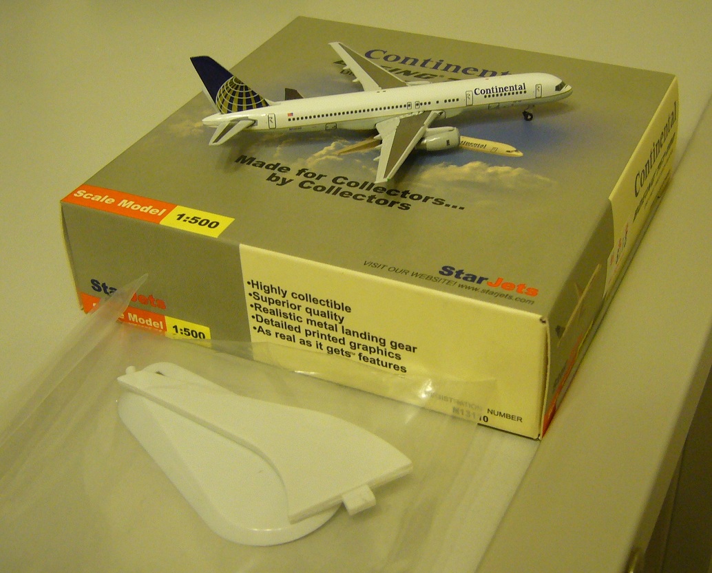 7 63116 75060 2 SJ Continental B757-200b.JPG