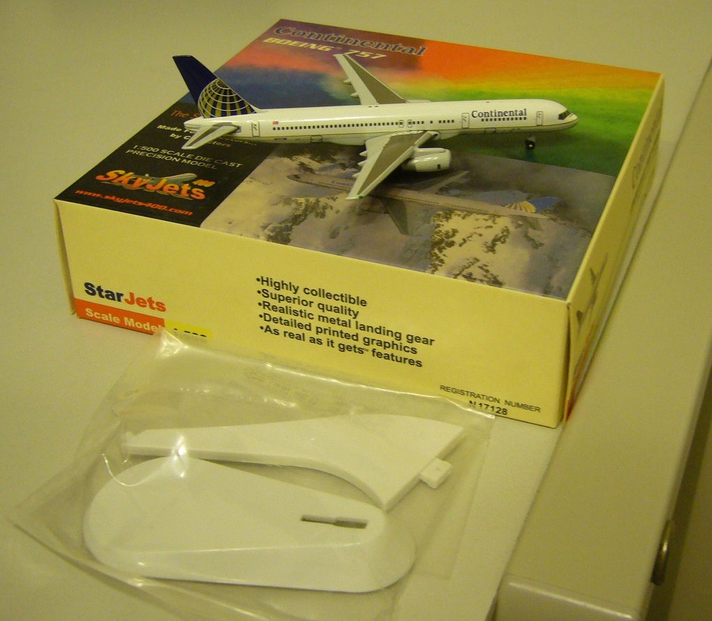 7 63116 75060 2 SJ Continental N17128 B757-200b.JPG