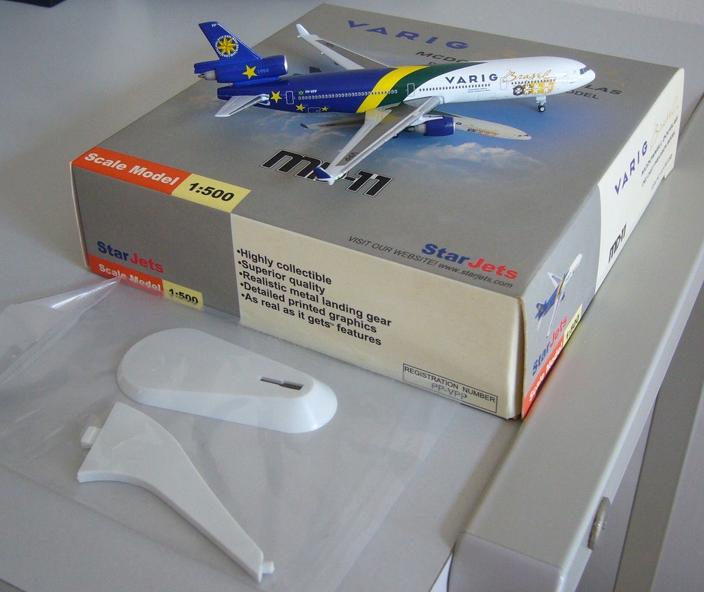 7 63116 75098 5 SJ Varig Brasil MD-11b.JPG
