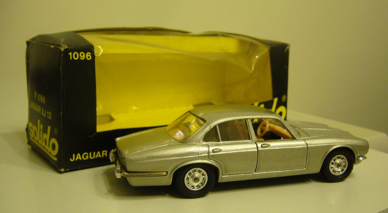 1096 Solido Jaguar XJ 12b.JPG