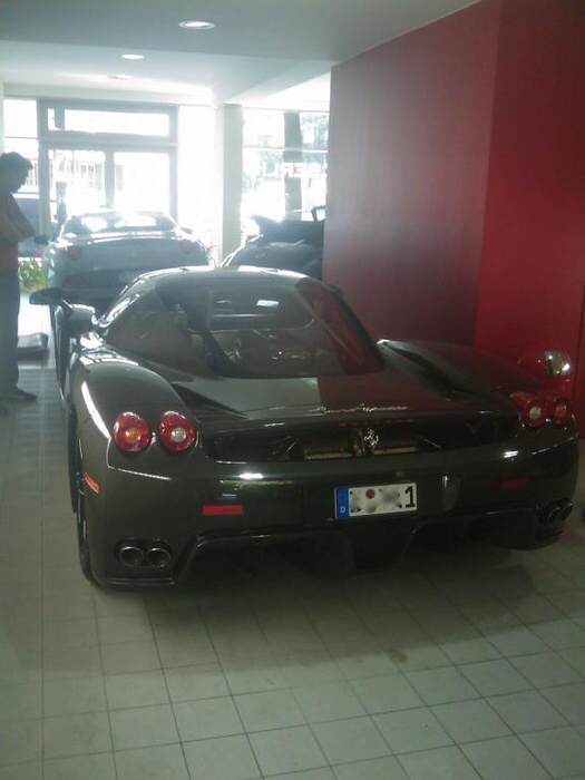 enzo carbon fibre 5.jpg