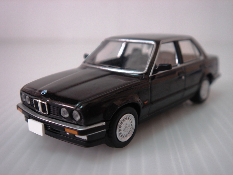 TomyTec Tomica Limited Vintage Neo LV-N93b BMW 325i (Black) 01 2014 July.JPG