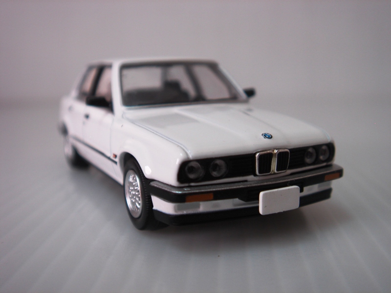 TomyTec Tomica Limited Vintage Neo LV-N93a BMW 325i (White) 04 2014 July.JPG