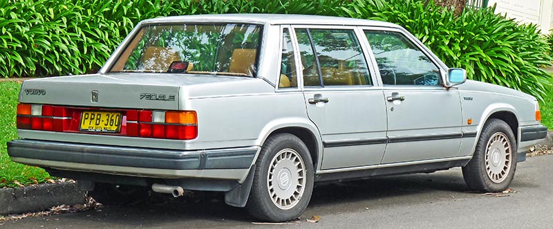 1987-1989_Volvo_760_GLE_sedan_(2011-11-18)_02副本.jpg