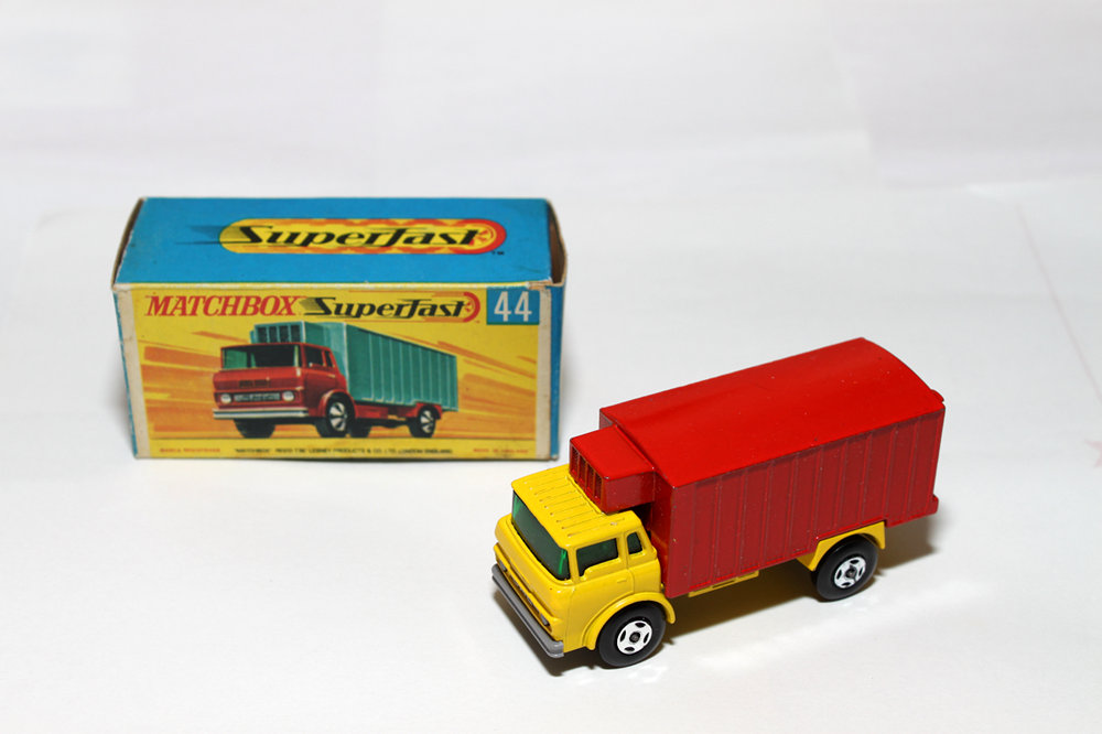 MB044-A-02-GMC Refrigerator Truck.JPG